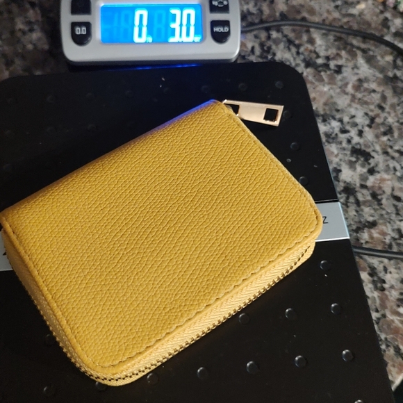 A New. Day unisex goldtone color wallet card + coin holder stylish + practical - Picture 9 of 9